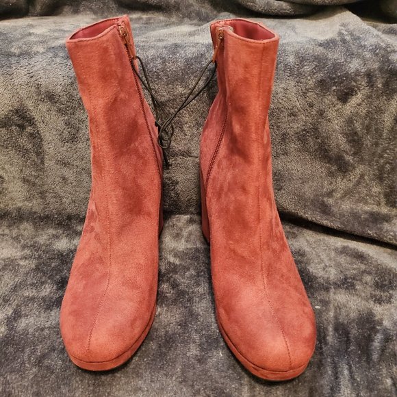 Brand New Guess Suede Boots - Size 7.5 - Picture 2 of 4